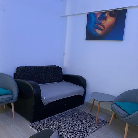 Black&White Suites Craiova Exterior photo