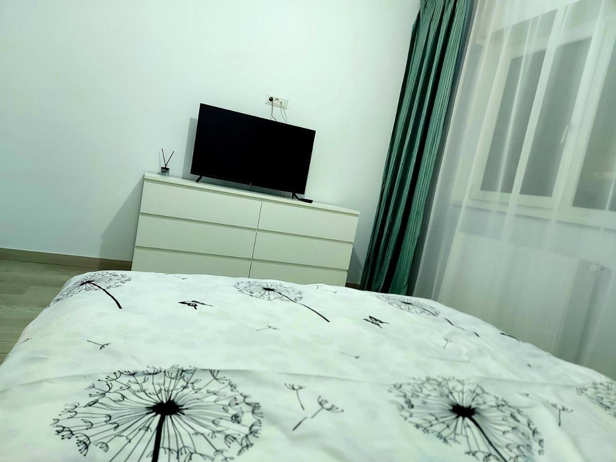 Black&White Suites Craiova Exterior photo